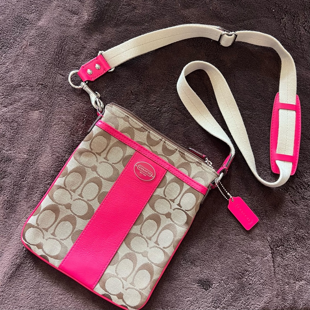 Coach signature canvas shoulder bag.